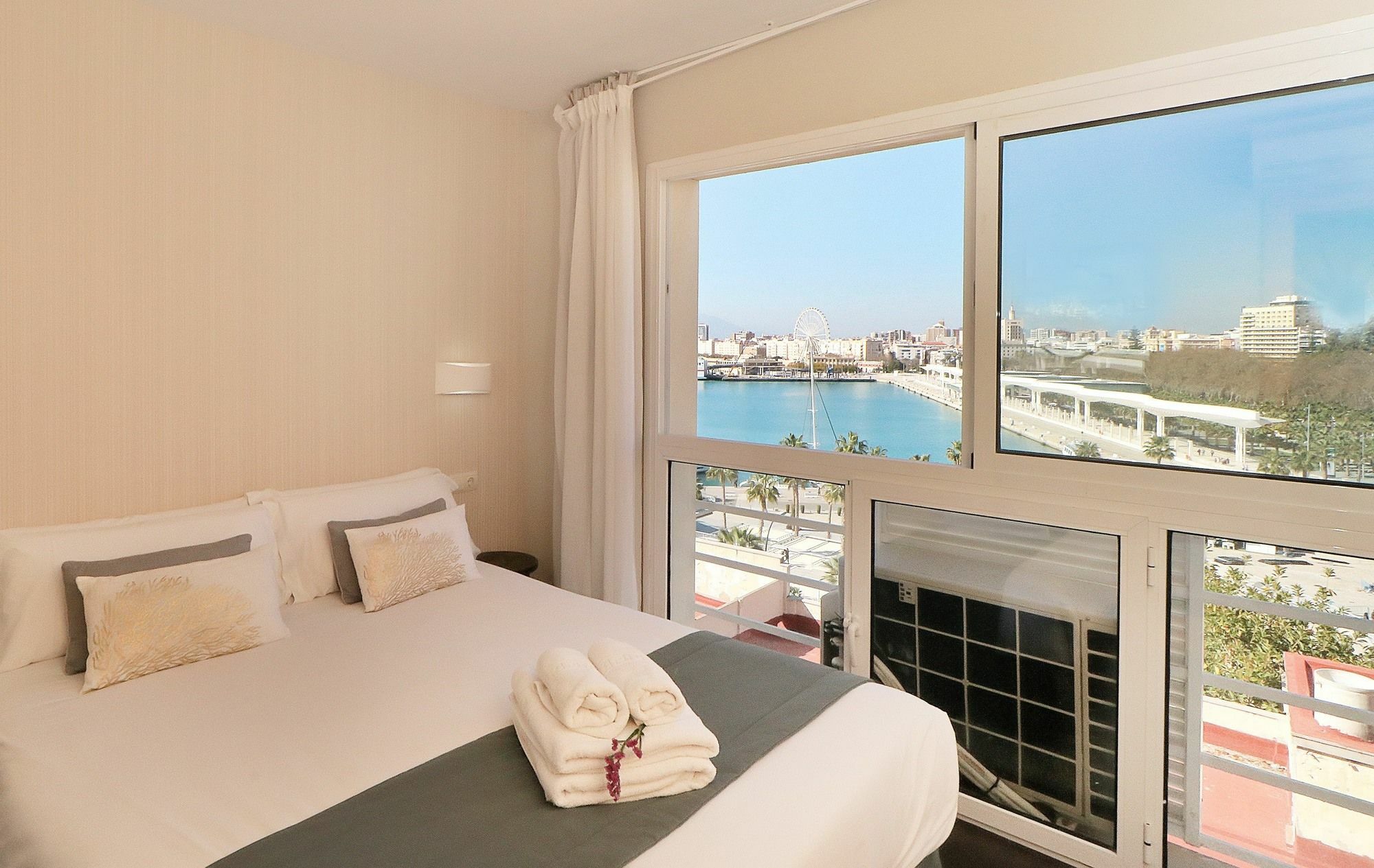 Apartamentos Malagueta Urban Beach مالقة المظهر الخارجي الصورة