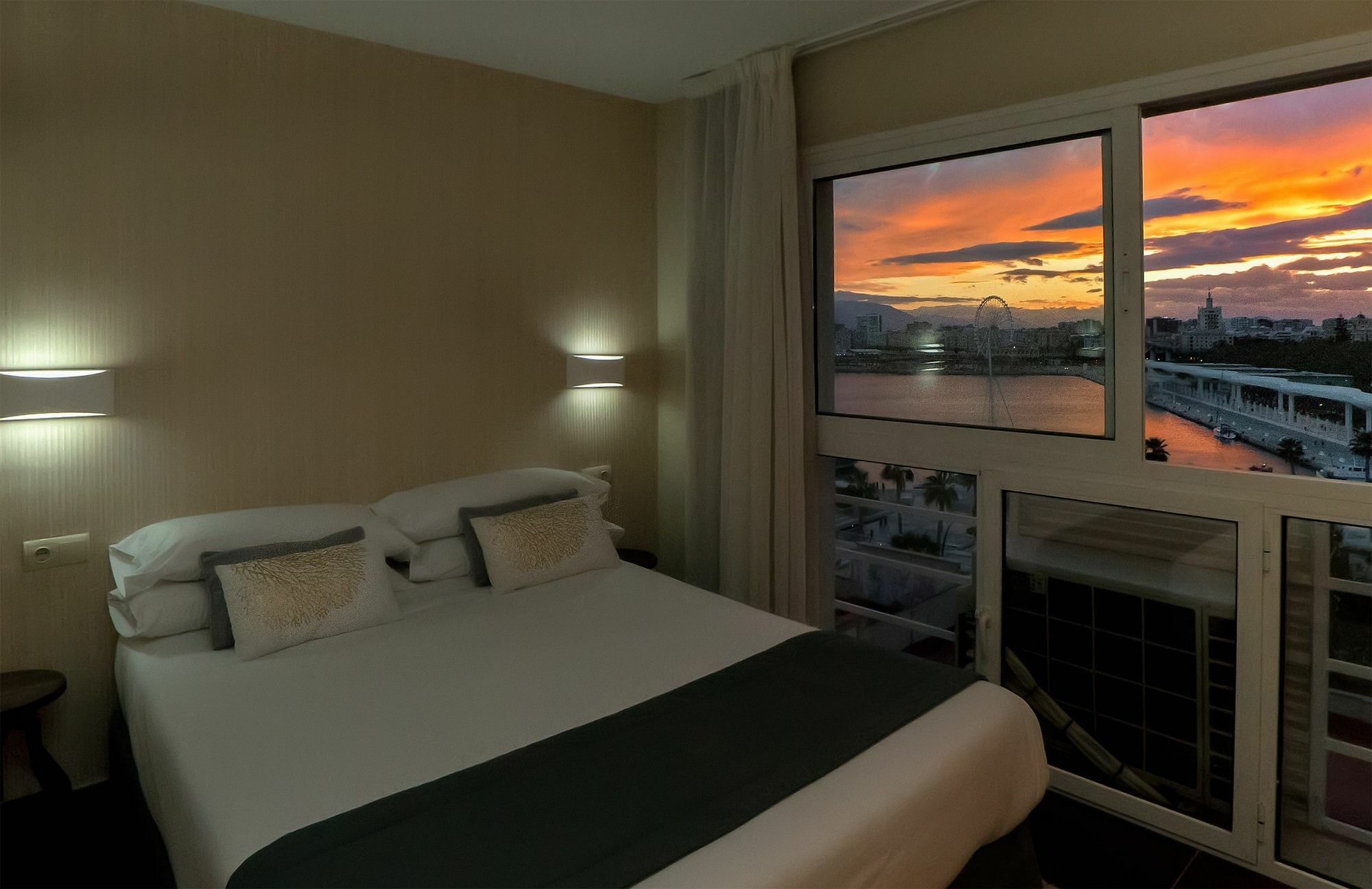 Apartamentos Malagueta Urban Beach مالقة المظهر الخارجي الصورة