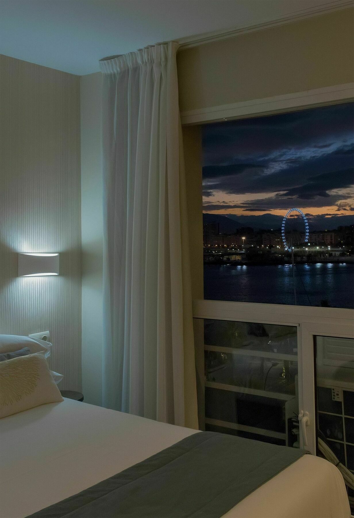 Apartamentos Malagueta Urban Beach مالقة المظهر الخارجي الصورة