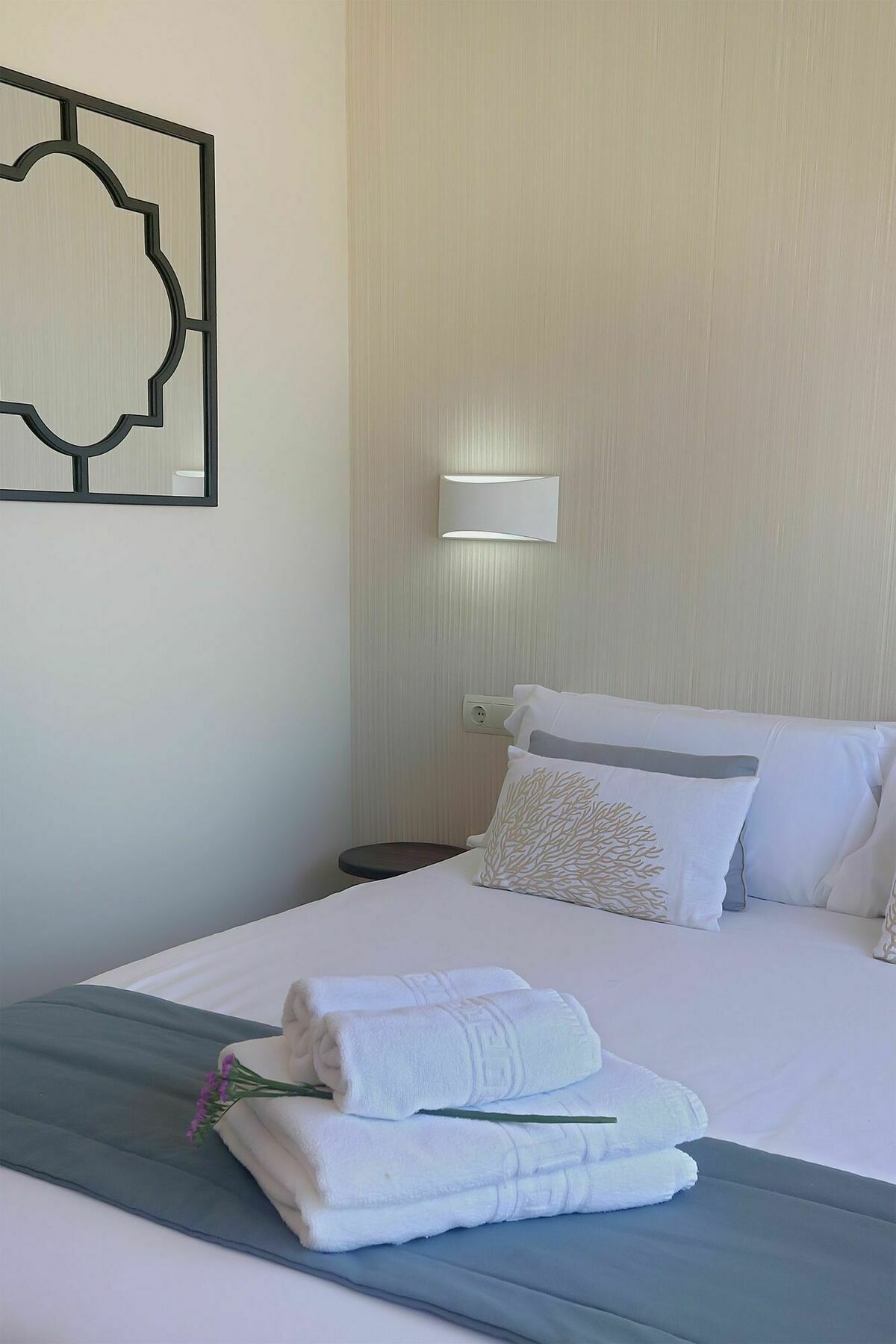 Apartamentos Malagueta Urban Beach مالقة المظهر الخارجي الصورة